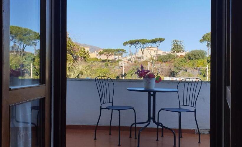 סוויטת ג'וניור נוף לגינה, B&b Il Giardino Di Villa Anna