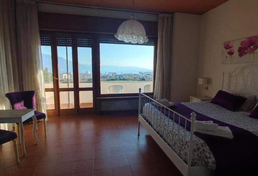 חדר סופריור עם נוף לים ומרפסת, B&b Il Giardino Di Villa Anna