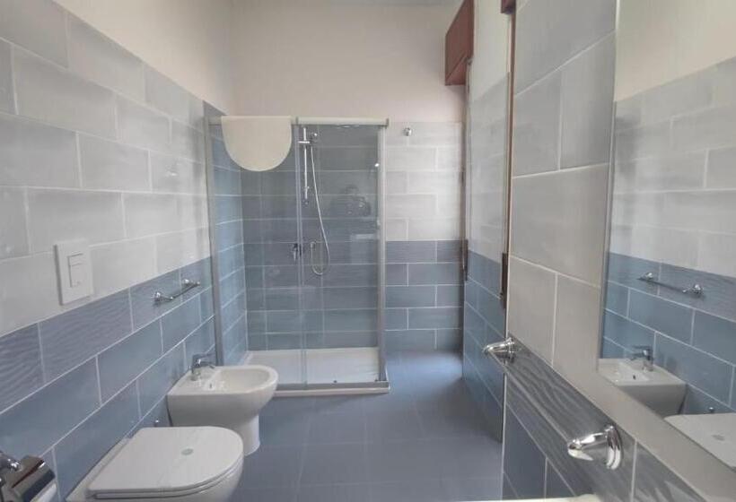 חדר סופריור עם נוף לים ומרפסת, B&b Il Giardino Di Villa Anna