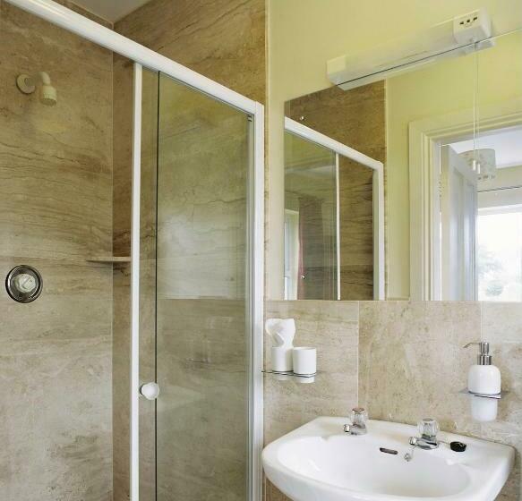 标准间, Greenlawn Lodge