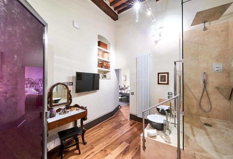 חדק דלוקס עם ג'קוזי, Il Tosco