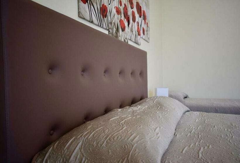 带阳台的三人标准间, La Lanterna