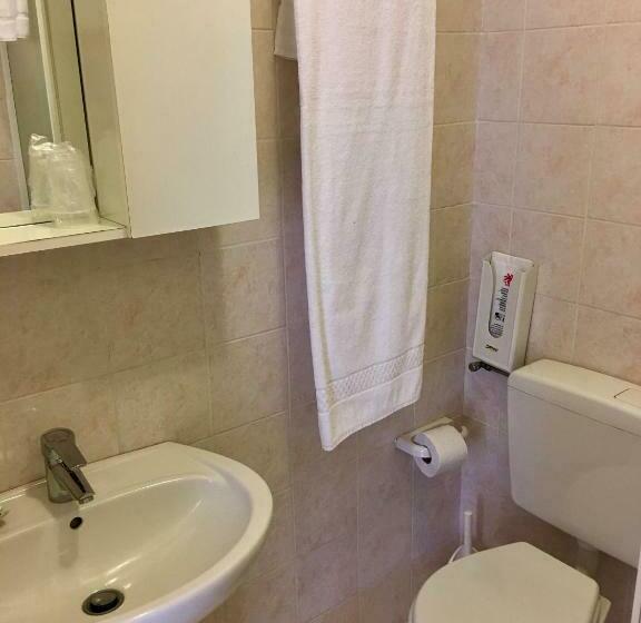 带阳台的三人标准间, La Lanterna