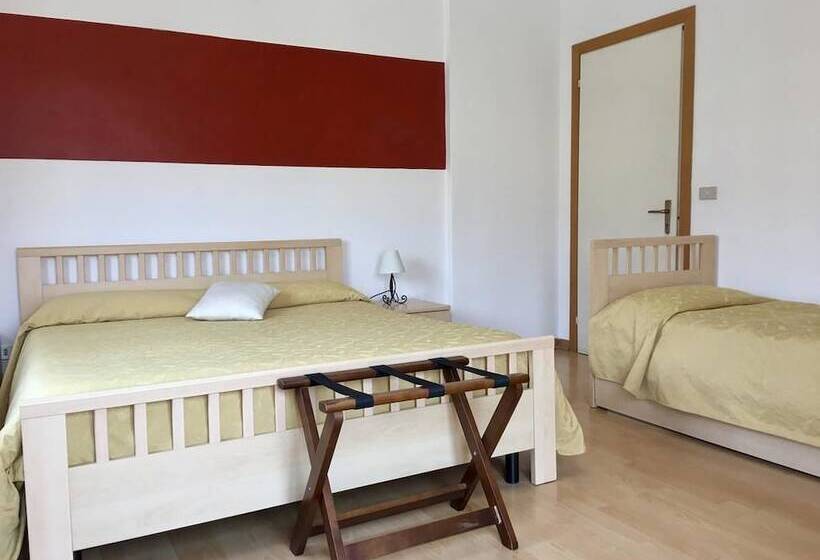 带阳台的三人标准间, La Lanterna