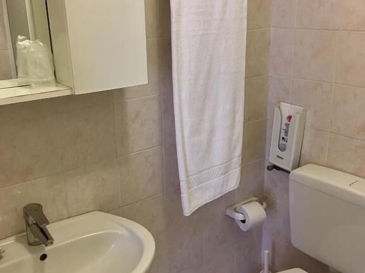 带阳台的三人标准间, La Lanterna