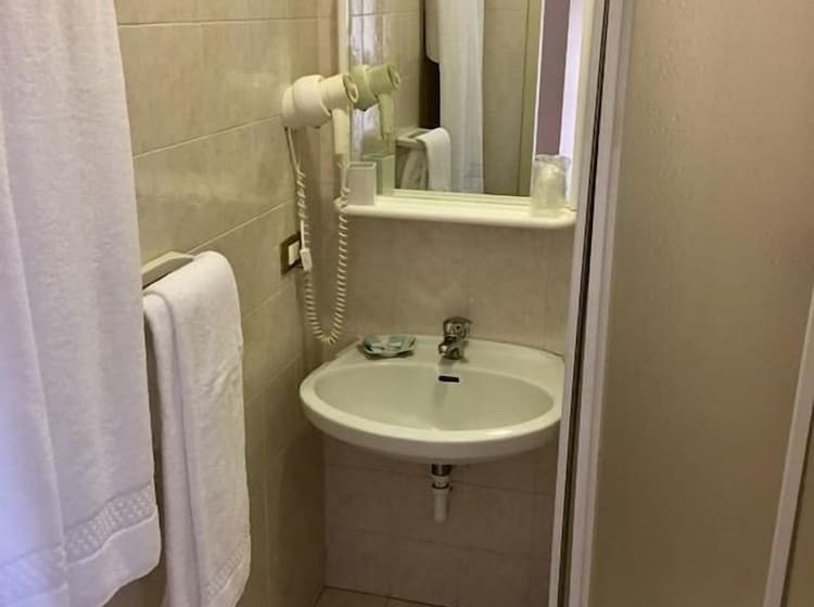 带阳台的三人标准间, La Lanterna