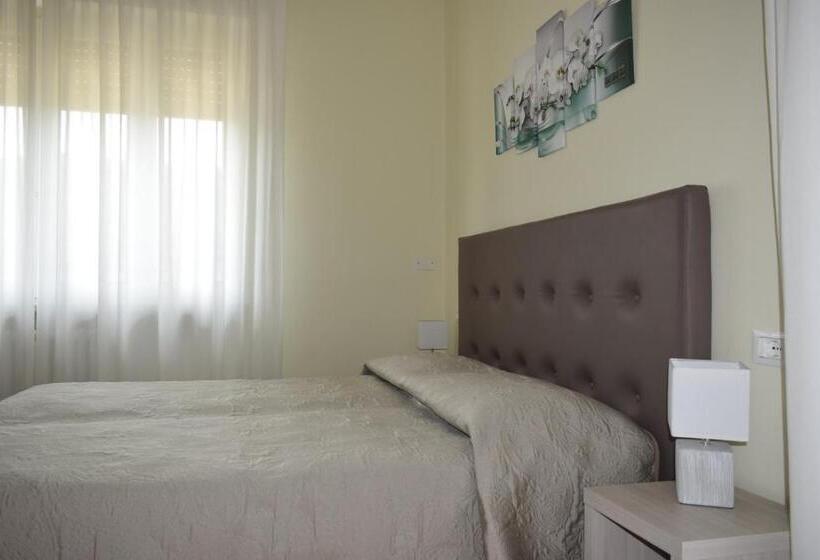 带阳台的三人标准间, La Lanterna