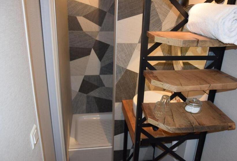 חדר משפחתי, Les Portes Du Hable