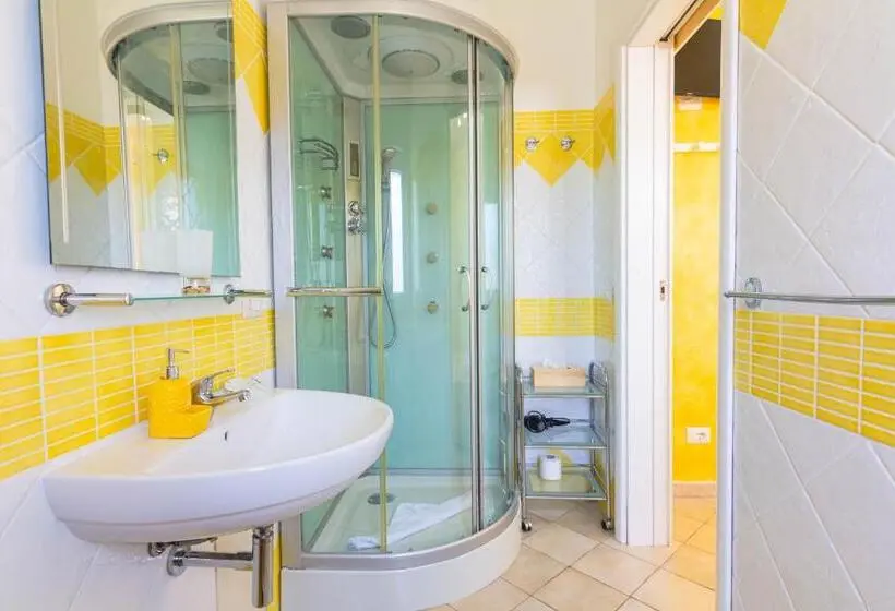 استودیو استاندارد با چشم‌انداز باغ, Roccabianca Rooms & Studios