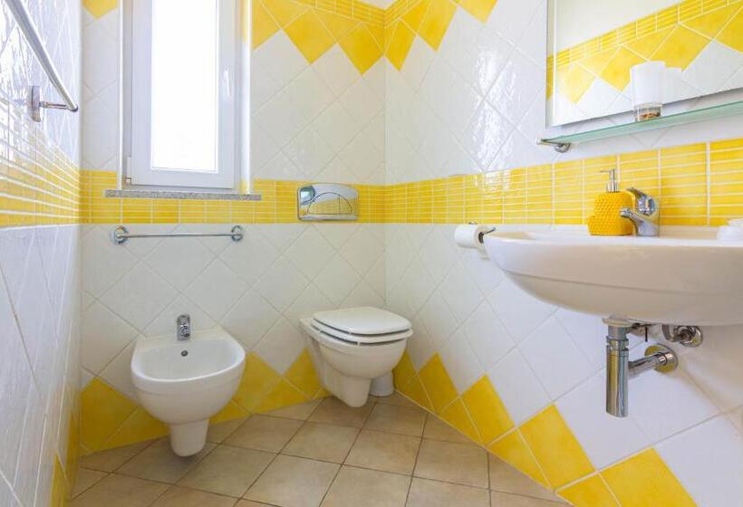 Студио Стандарт Вид на Сад, Roccabianca Rooms & Studios