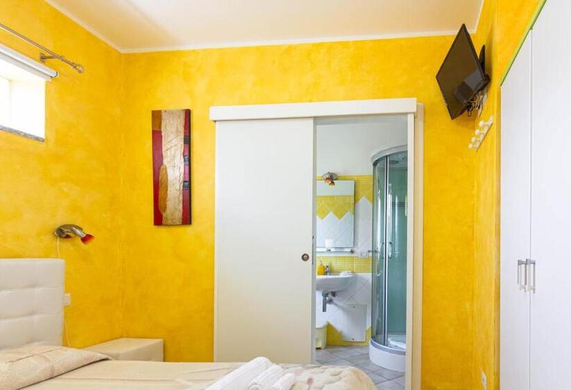 Студио Стандарт Вид на Сад, Roccabianca Rooms & Studios