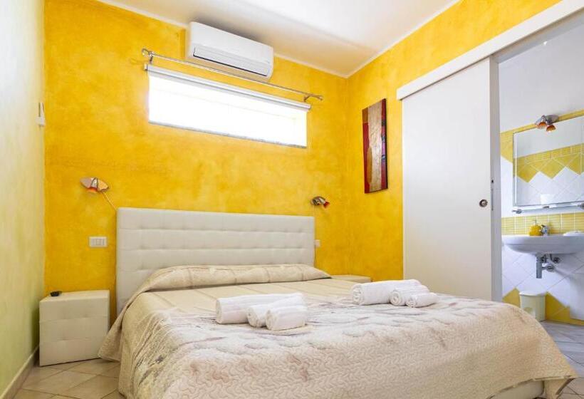 Студио Стандарт Вид на Сад, Roccabianca Rooms & Studios