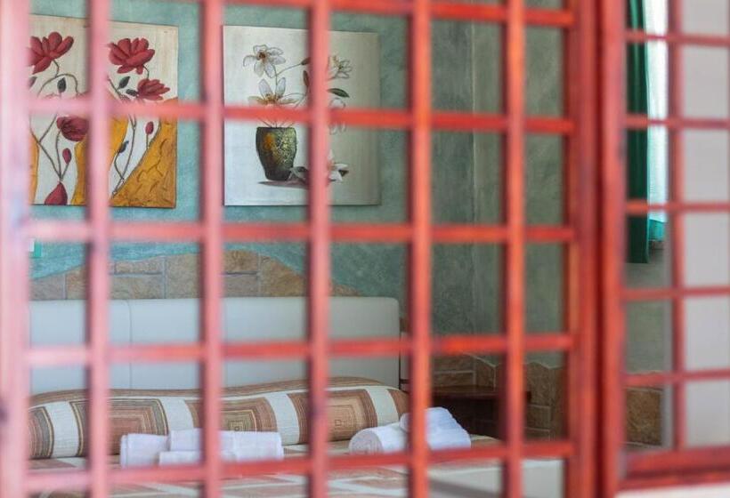 Студия Стандарт Вид на Море, Roccabianca Rooms & Studios