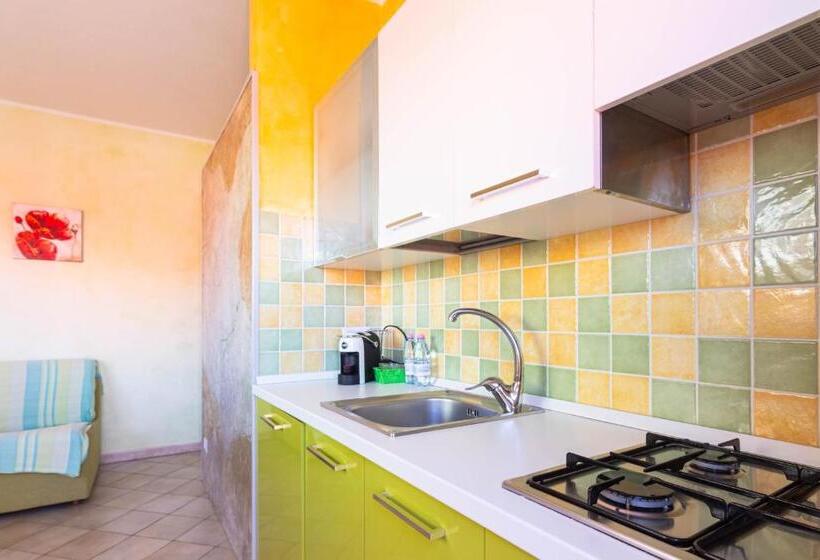 Студио Стандарт Вид на Сад, Roccabianca Rooms & Studios