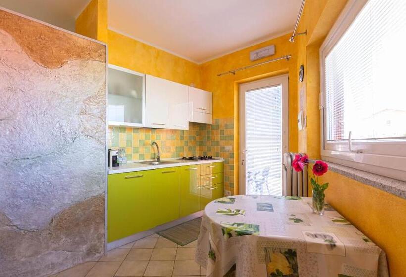 Студио Стандарт Вид на Сад, Roccabianca Rooms & Studios