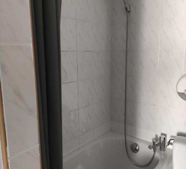 اتاق اکونومی, Abrivado