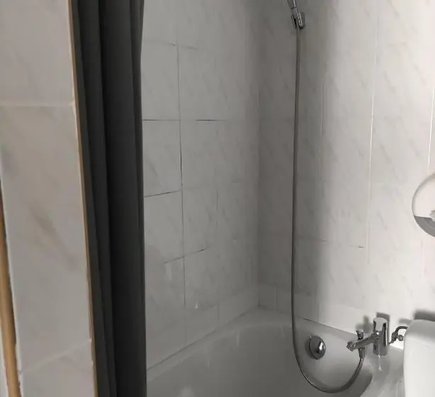 اتاق اکونومی, Abrivado