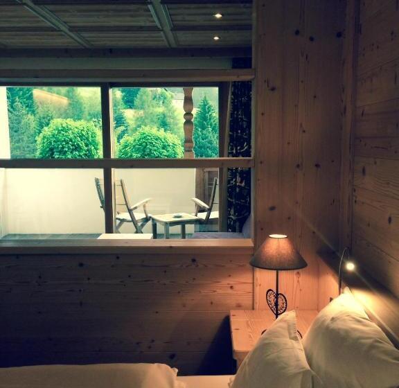 수피리어 룸, Arnaria