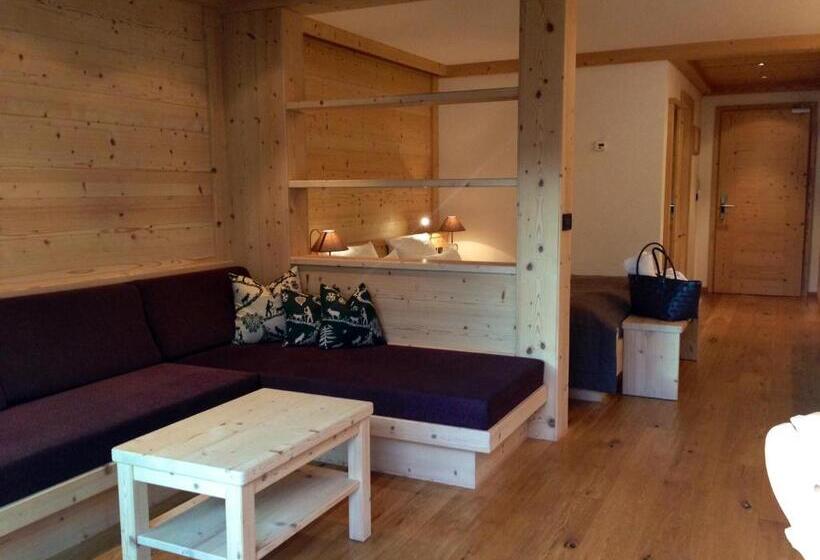 수피리어 룸, Arnaria