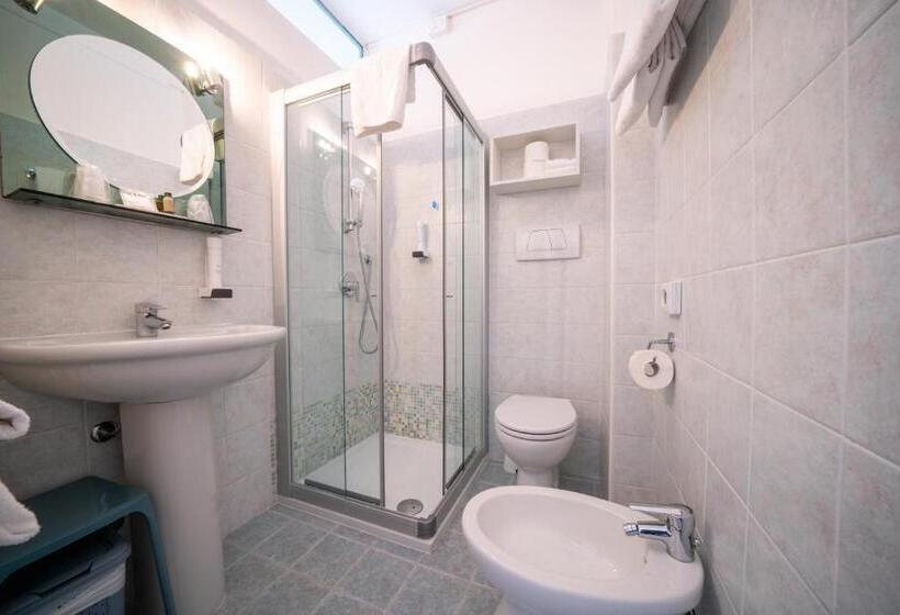 이코노미 룸, B City