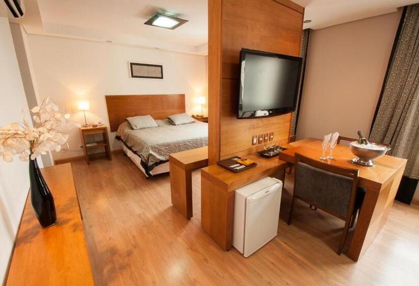 带按摩浴盆的套房, Jacques Georges Tower