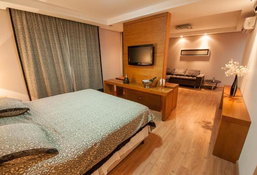 带按摩浴盆的套房, Jacques Georges Tower