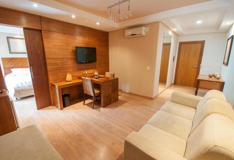 带按摩浴盆的套房, Jacques Georges Tower