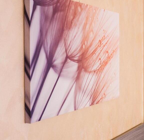 חדר סטנדרט לשלושה, Laura