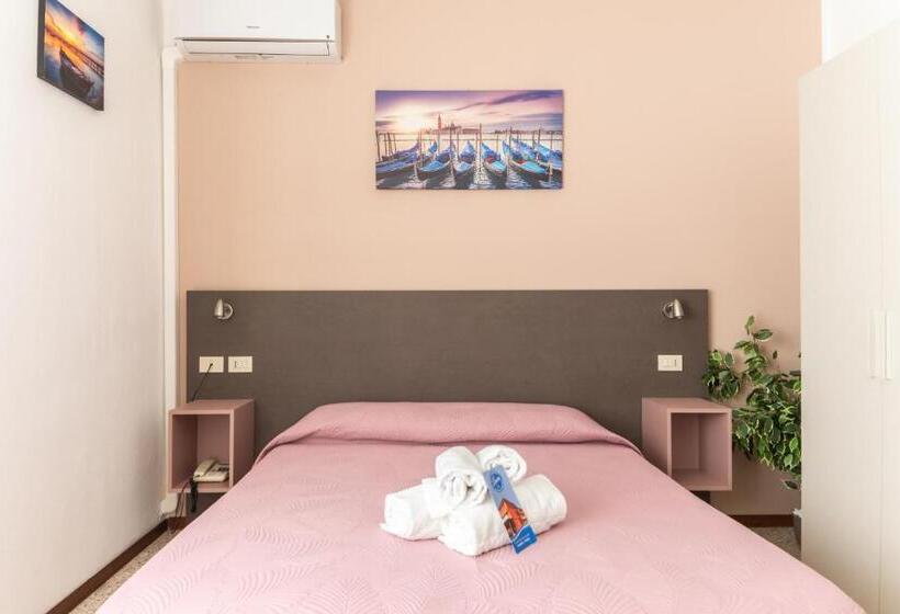 חדר סטנדרט עם מרפסת, Laura