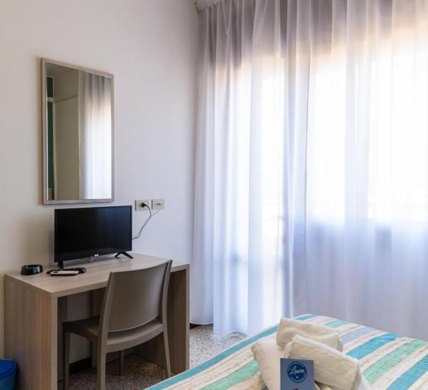 חדר סטנדרט עם מרפסת, Laura