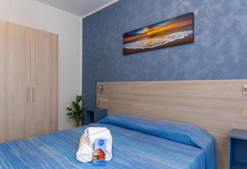 חדר סטנדרט, Laura