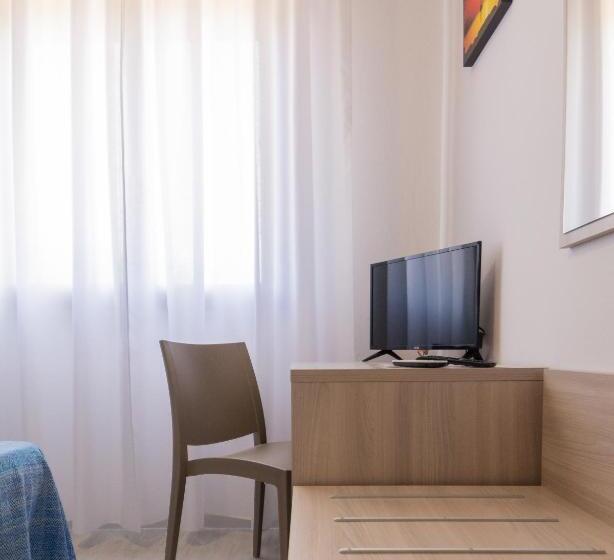 חדר סטנדרט, Laura