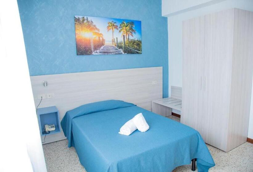 חדר סטנדרט יחיד, Laura