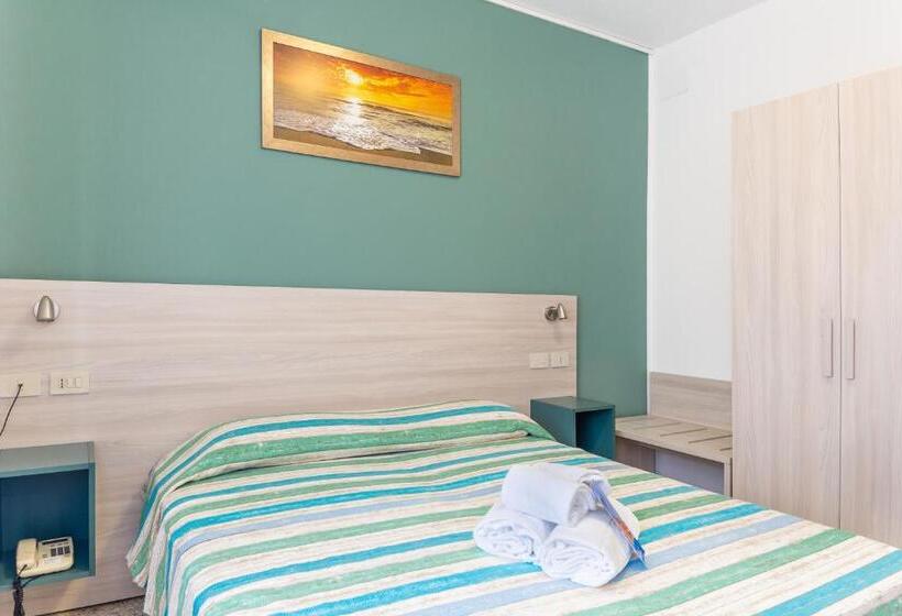 חדר סטנדרט עם מרפסת, Laura