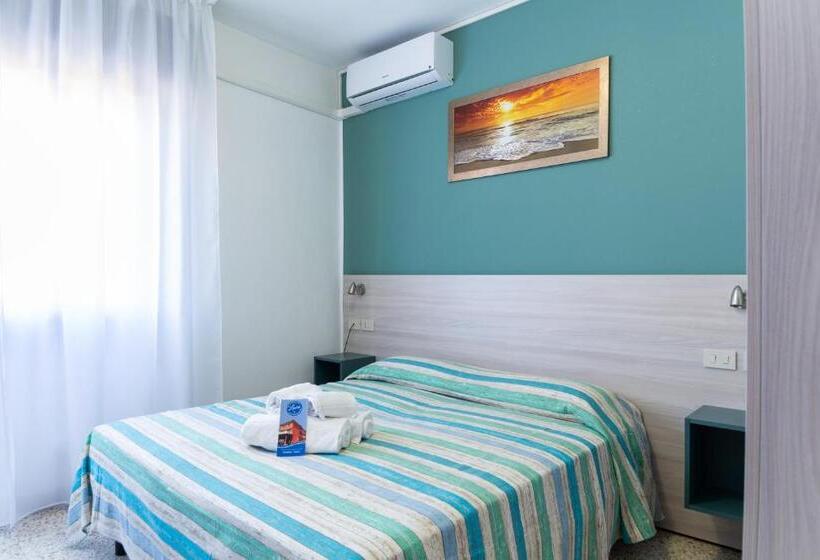 חדר סטנדרט עם מרפסת, Laura