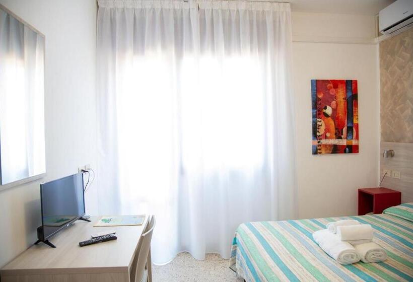 חדר סטנדרט עם מרפסת, Laura