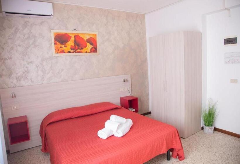 חדר סטנדרט, Laura