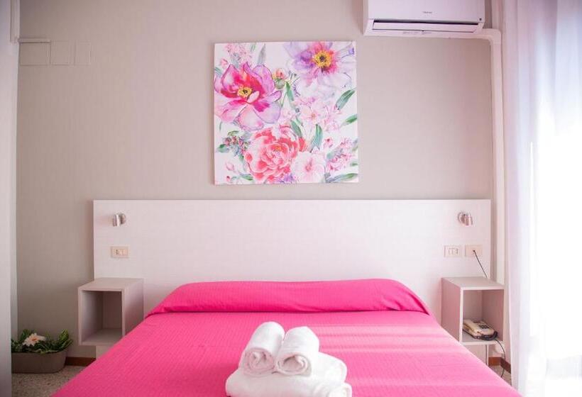 חדר סטנדרט, Laura