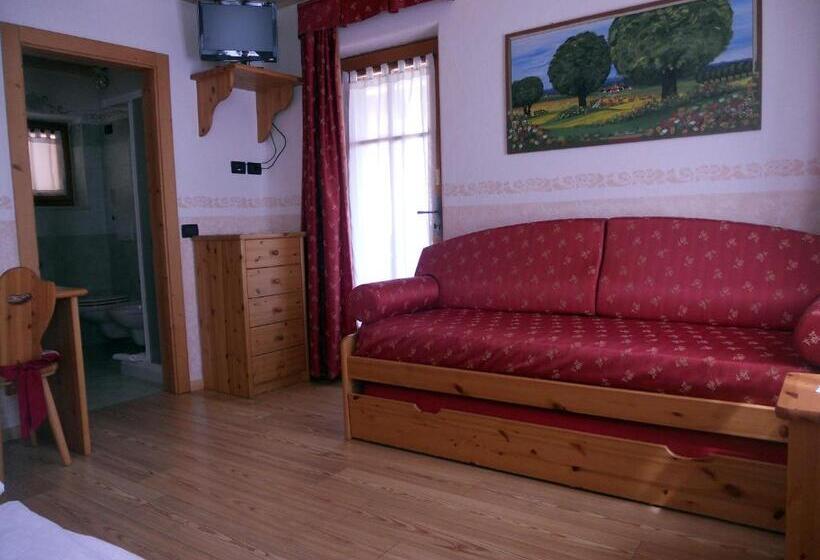 带阳台标准四人间, Salvanel