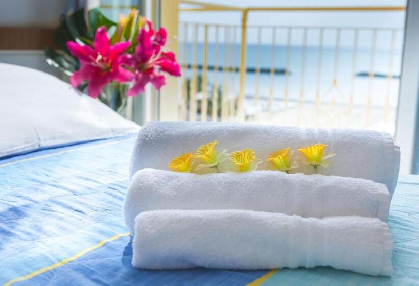 バルコニー付きスタンダードトリプルルーム, San Francisco