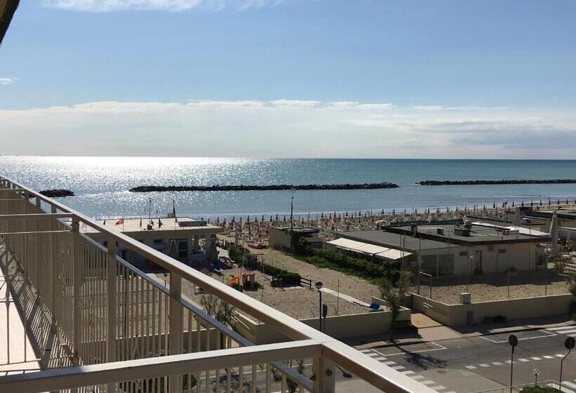 バルコニー付きスタンダードトリプルルーム, San Francisco