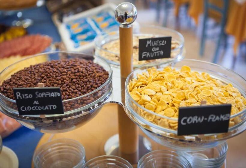 Четырехместный Номер Стандарт с Балконом, San Francisco