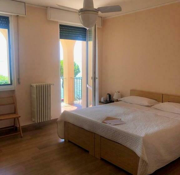 标准间带湖景, Terminus