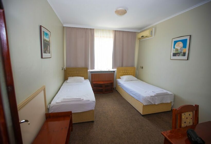 スタンダードルーム, Ustra