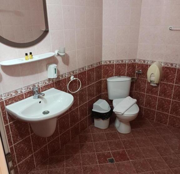 スタンダードルーム, Ustra