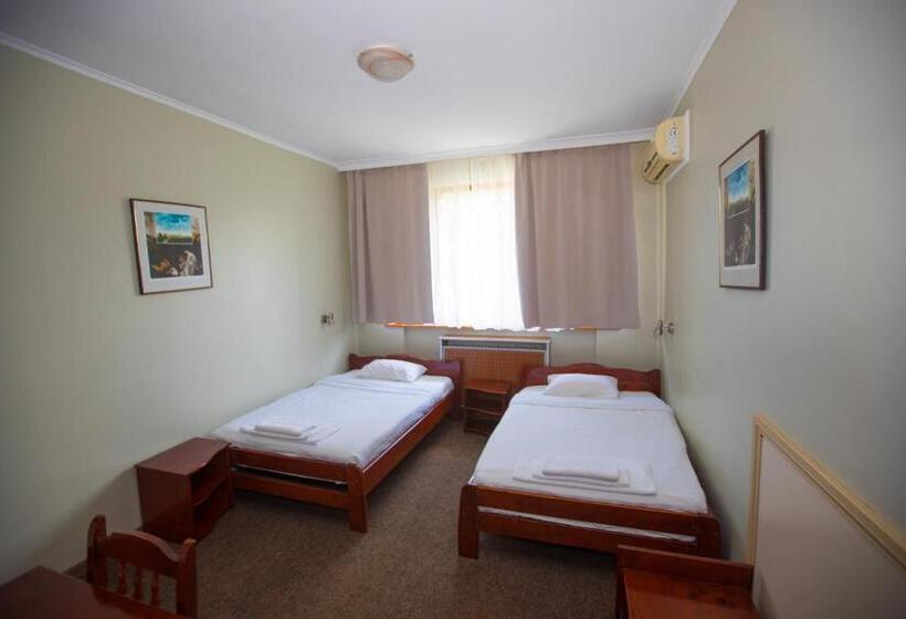 スタンダードルーム, Ustra