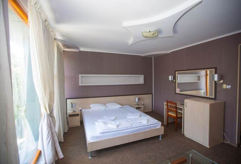 スーペリアールーム, Ustra