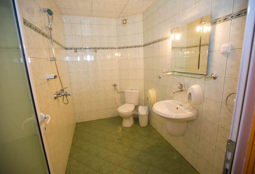 スーペリアールーム, Ustra