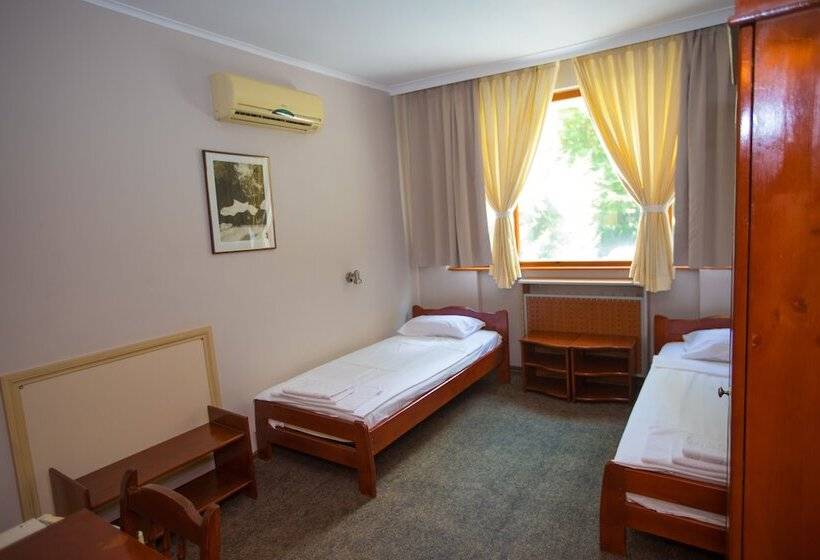 スタンダードルーム, Ustra