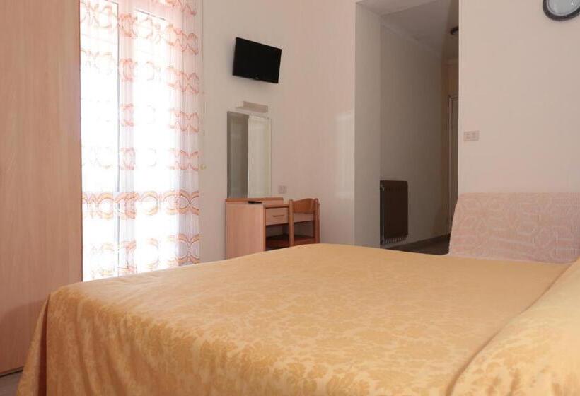 Трежместный Номер Economy, Villa Amelia